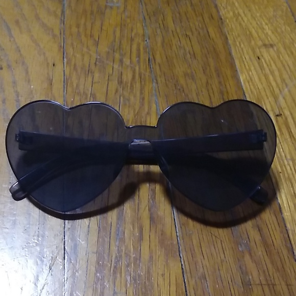 Accessories - heart sunglasses